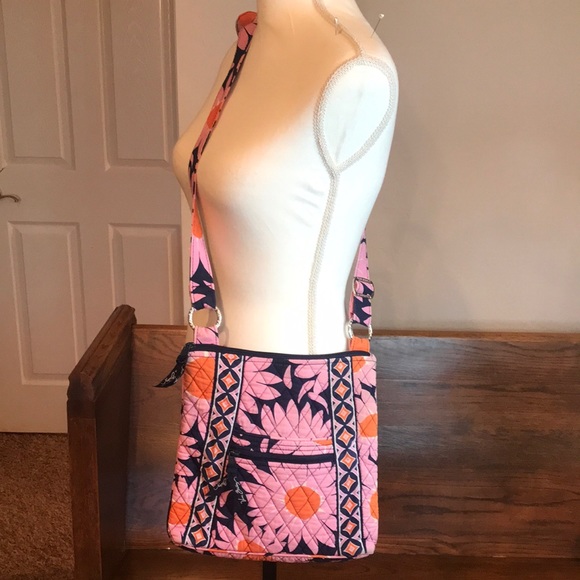 VERA BRADLEY SHOULDER BAG - Picture 1 of 15